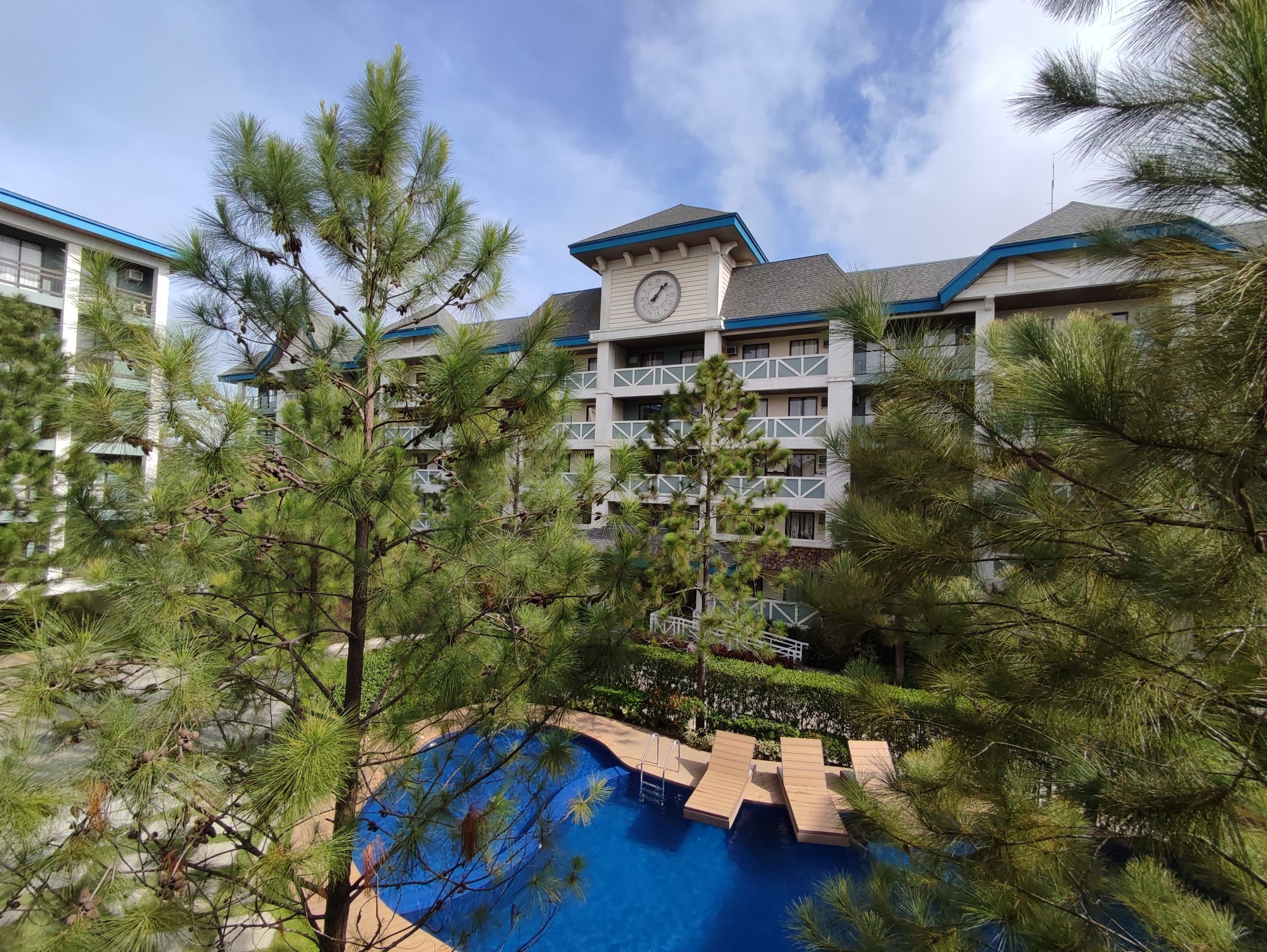 pine suites by crown asia in tagaytay