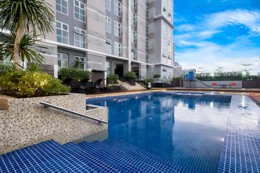 condominium outdoor pool amenity