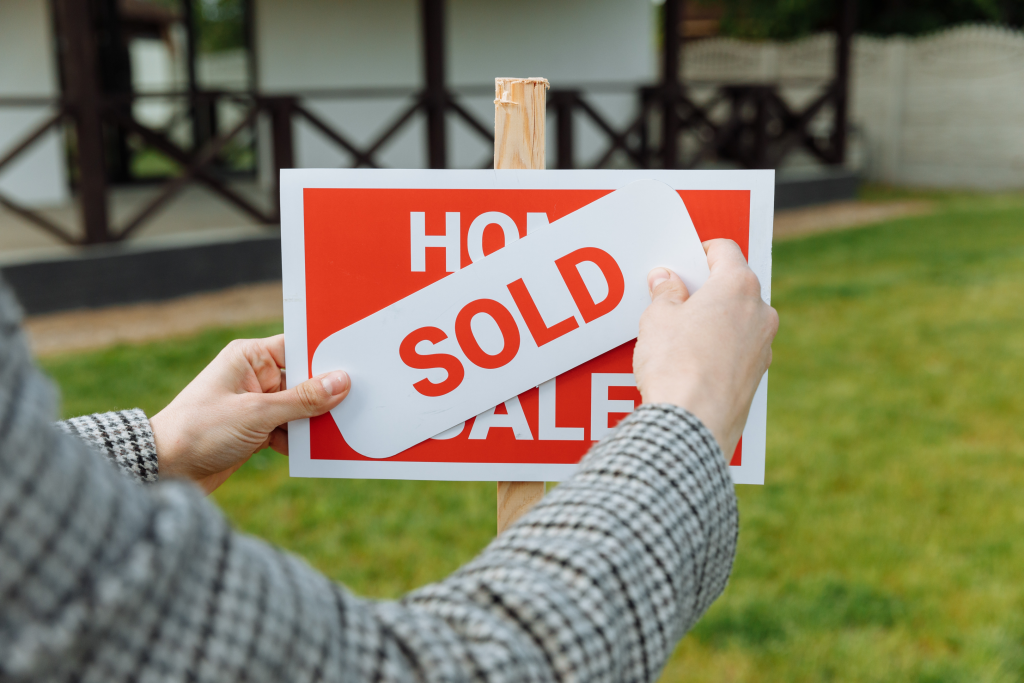 house for sale sold signage