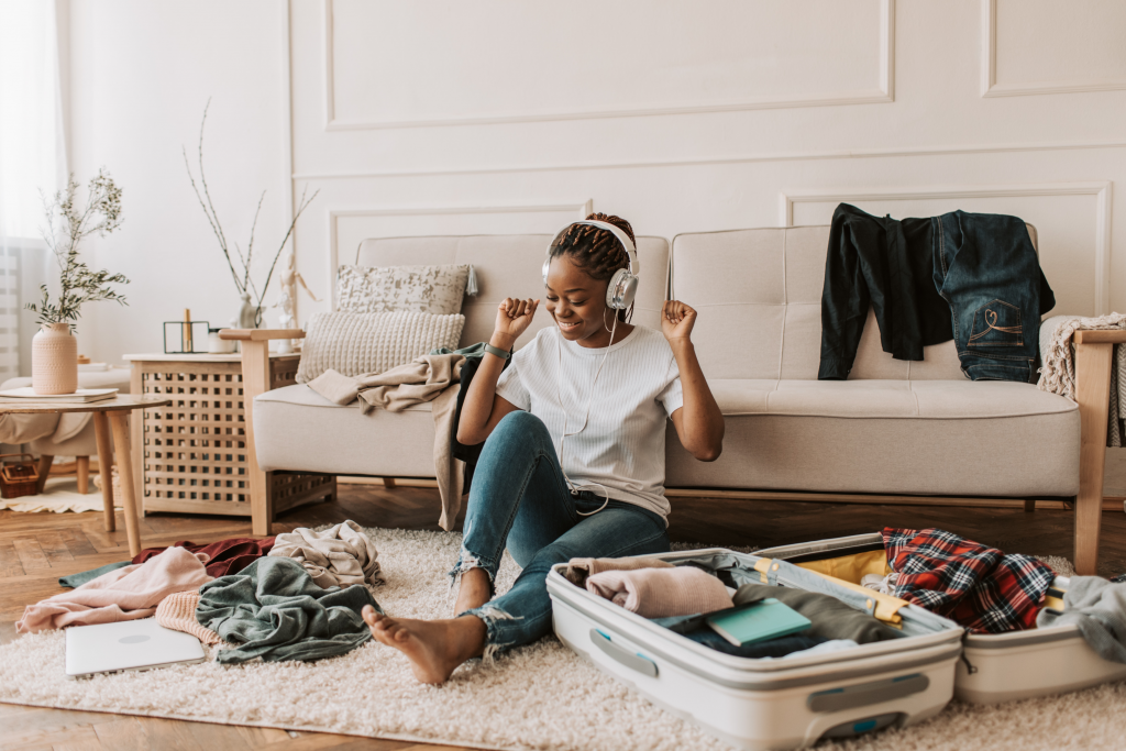 women enjoying her music