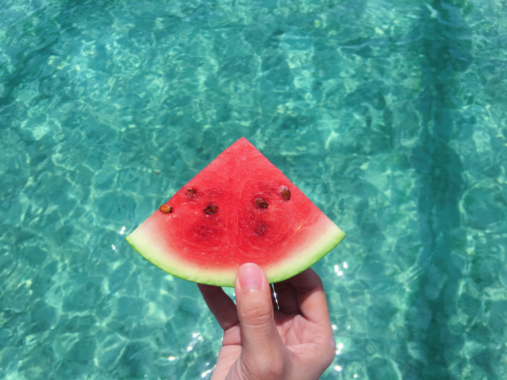 what foods keep you hydrated in the summer