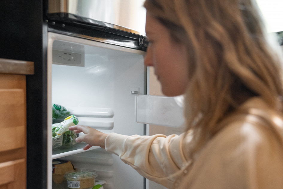 10 Genius Fridge Cleaning Hacks You Need to Try