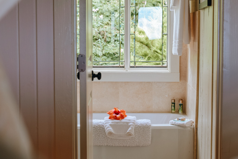 How to Make Your Bathroom Look Tropical Tips for a Soothing Escape