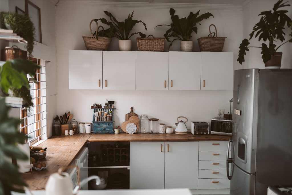 white kitchen cabinets